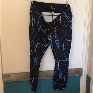 Lucy printed Capri workout leggings